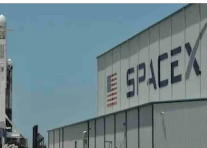 Space X ,Lax & Beaches Beautiful Guest House