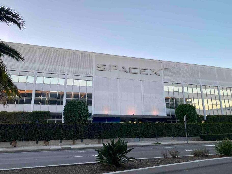 Space X ,lax & Beaches Beautiful Gardena