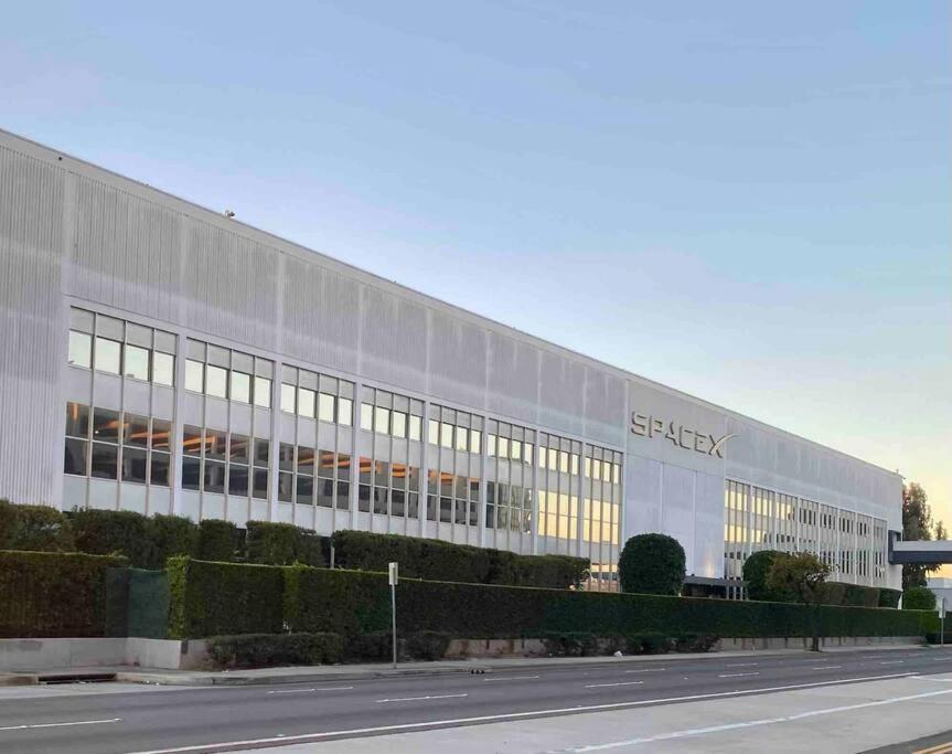 Space X ,lax & Beaches Beautiful Gardena